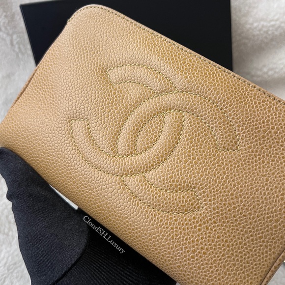 Auth Chanel Beige Vintage CC Logo Caviar Cosmetic Pouch w/ Gold hardware - Picture 4 of 15